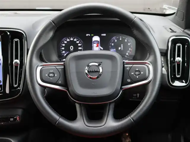 ボルボ ＸＣ４０ T4 AWD インスクリプション 長野県 2018(平30)年 3.8万km 黒 赤革シート /純正ナビTV /360°カメラ /CarPlay /harman/kardon /ACC /衝突軽減ブレーキ /LKA /BSM /パワーシート/ヒーター/ステアヒーター /パワーバックドア /スマートキー /純正19AW /LEDライト