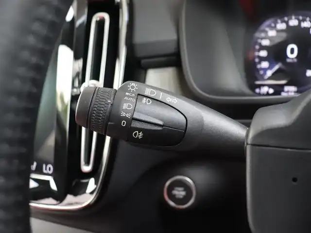 ボルボ ＸＣ４０ T4 AWD インスクリプション 長野県 2018(平30)年 3.8万km 黒 赤革シート /純正ナビTV /360°カメラ /CarPlay /harman/kardon /ACC /衝突軽減ブレーキ /LKA /BSM /パワーシート/ヒーター/ステアヒーター /パワーバックドア /スマートキー /純正19AW /LEDライト