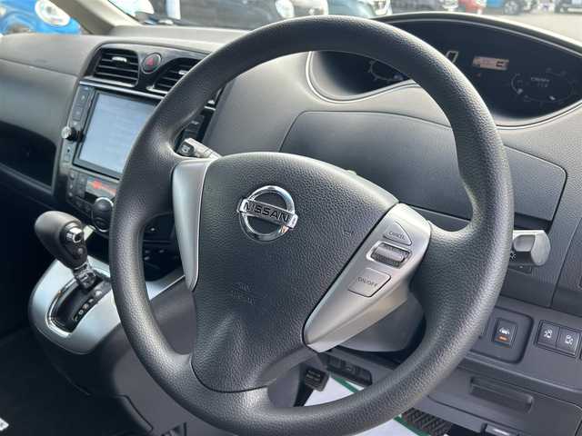 日産 セレナ 20X S HV Aセーフティ 石川県 2014(平26)年 10.9万km ダイヤモンドブラック 社外SDナビ/フルセグテレビ/Bluetooth/全周囲カメラ/バックカメラ/WAC/ETC/プッシュスタート/フリップダウンモニター/両側パワースライド/ドアバイザー/ウィンカーミラー/冬タイヤAW/アイドリングストップ/純正フロアマット