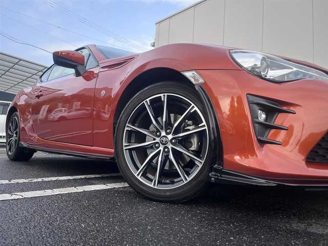 トヨタ ８６ GT 三重県 2016(平28)年 8.9万km オレンジメタリック 6MT/GRフロントポイラー/サイドスカート/TRDエアロスタビライジングカバー/純正ナビ(Bluetooth/CD/DVD/SD/地デジTV/AM/FM)/バックカメラ/ETC/クルーズコントロール/トルセンLSD/LEDクリアランス付LEDヘッドランプ/オートライト/LEDフロントフォグランプ/ダブルステッチ入上級ファブリックシート/左右独立温度調整オートエアコン/スマートエントリー/スタートシステム