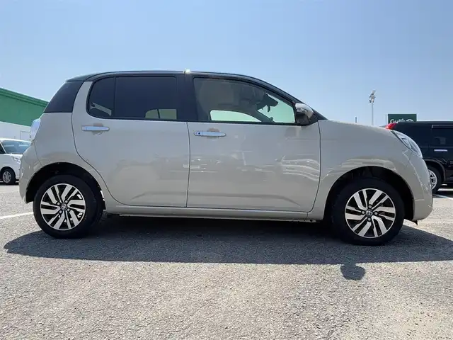 トヨタ パッソ モーダ　Gパッケージ 徳島県 2022(令4)年 1.7万km ブラックマイカメタリック/パウダリーベージュメタリック 2トーン 純正SDナビ　NSCN-W68/　AM/FM/BT/CD/SD/AUX/ワンセグ/ビルトインETC/ドライブレコーダー　TZ-DR210/前後コーナーセンサー/バックカメラ/フォグライト/クリアランスソナー/本革巻きステアリング/純正14インチアルミホイール/純正フロアマット/LEDヘッドライト/オートライト/スマートキー/スペアキー/プッシュスタート/スマートアシスト/新車時保証書/新車時取扱説明書
