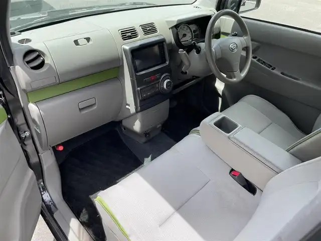 ダイハツ ムーヴ コンテ X 滋賀県 2013(平25)年 9.5万km ブラックマイカメタリック 禁煙車/純正７インチナビ/（CD・DVD・フルセグTV・iPod・Bluetooth）/バックカメラ/アイドリングストップ/キーレス/電動格納ミラー/オートエアコン/ABS/イモビライザー/純正フロアマット