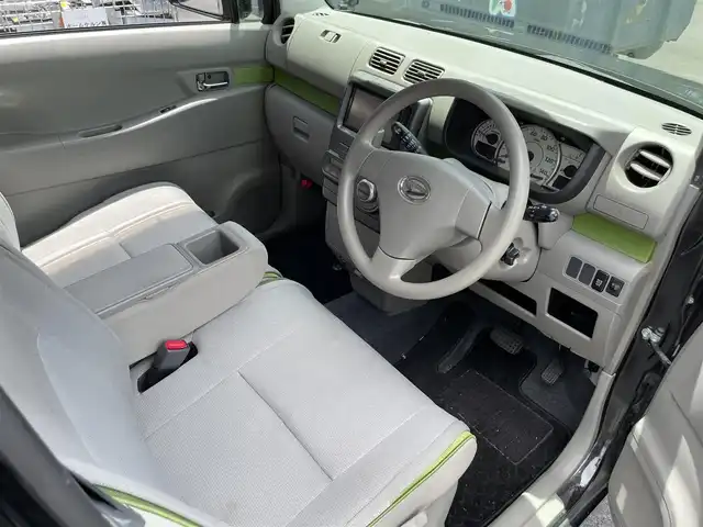 ダイハツ ムーヴ コンテ X 滋賀県 2013(平25)年 9.5万km ブラックマイカメタリック 禁煙車/純正７インチナビ/（CD・DVD・フルセグTV・iPod・Bluetooth）/バックカメラ/アイドリングストップ/キーレス/電動格納ミラー/オートエアコン/ABS/イモビライザー/純正フロアマット