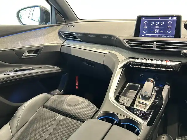 プジョー ３００８ GT ブルー HDi 福岡県 2022(令4)年 2.3万km パール 黒ハーフレザー　 /Ｂｌｕｅｔｏｏｔｈ　/アンビエントライト　/Ｂカメラ　/Sカメラ /ＡＣＣ　/ＢＳＭ　/ＡｐｐｌｅＣａｒＰｌａｙ/ハンズフリーテールゲート　/Ｄ席メモリ付パワーシート　/純正１８インチＡＷ