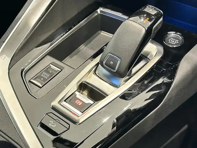 プジョー ３００８ GT ブルー HDi 福岡県 2022(令4)年 2.3万km パール 黒ハーフレザー　 /Ｂｌｕｅｔｏｏｔｈ　/アンビエントライト　/Ｂカメラ　/Sカメラ /ＡＣＣ　/ＢＳＭ　/ＡｐｐｌｅＣａｒＰｌａｙ/ハンズフリーテールゲート　/Ｄ席メモリ付パワーシート　/純正１８インチＡＷ