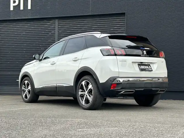 プジョー ３００８ GT ブルー HDi 宮崎県 2022(令4)年 2.3万km パール LEDライト/・インテリジェントハイビーム/・アダプティライト/・ブラインドスポットモニター/・オートライト/・アダプティブクルーズコントロール/・トラフィックサインインフォメーション/ブラックハーフレザーシート/・Dパワーシート/・DNシートヒーター/アンビエントライト/パノラミックサンルーフ/ハンズフリー電動リアゲート/純正ディスプレイオーディオ/・Bluetooth/・AM/FM/・iPod/スマートキー/プッシュスタート/ETC