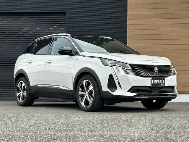 プジョー ３００８ GT ブルー HDi 宮崎県 2022(令4)年 2.3万km パール LEDライト/・インテリジェントハイビーム/・アダプティライト/・ブラインドスポットモニター/・オートライト/・アダプティブクルーズコントロール/・トラフィックサインインフォメーション/ブラックハーフレザーシート/・Dパワーシート/・DNシートヒーター/アンビエントライト/パノラミックサンルーフ/ハンズフリー電動リアゲート/純正ディスプレイオーディオ/・Bluetooth/・AM/FM/・iPod/スマートキー/プッシュスタート/ETC