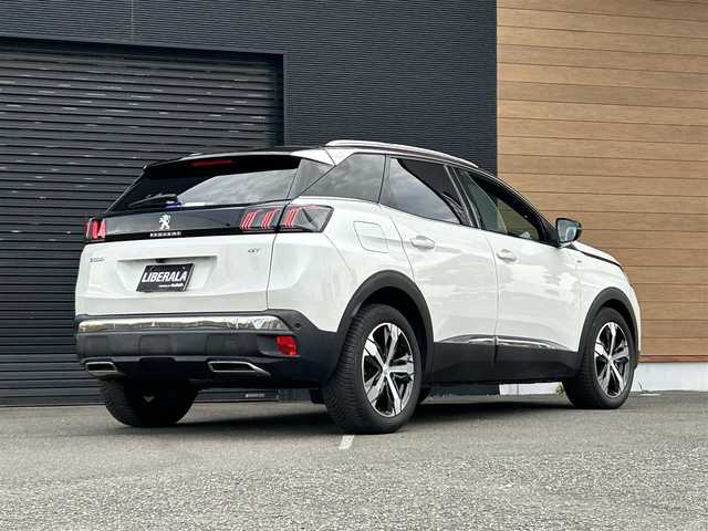 プジョー ３００８ GT ブルー HDi 宮崎県 2022(令4)年 2.3万km パール LEDライト/・インテリジェントハイビーム/・アダプティライト/・ブラインドスポットモニター/・オートライト/・アダプティブクルーズコントロール/・トラフィックサインインフォメーション/ブラックハーフレザーシート/・Dパワーシート/・DNシートヒーター/アンビエントライト/パノラミックサンルーフ/ハンズフリー電動リアゲート/純正ディスプレイオーディオ/・Bluetooth/・AM/FM/・iPod/スマートキー/プッシュスタート/ETC