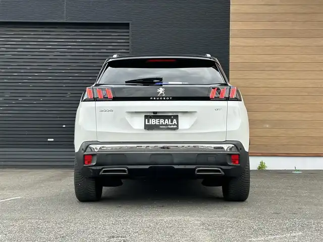 プジョー ３００８ GT ブルー HDi 宮崎県 2022(令4)年 2.3万km パール LEDライト/・インテリジェントハイビーム/・アダプティライト/・ブラインドスポットモニター/・オートライト/・アダプティブクルーズコントロール/・トラフィックサインインフォメーション/ブラックハーフレザーシート/・Dパワーシート/・DNシートヒーター/アンビエントライト/パノラミックサンルーフ/ハンズフリー電動リアゲート/純正ディスプレイオーディオ/・Bluetooth/・AM/FM/・iPod/スマートキー/プッシュスタート/ETC