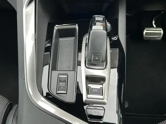 プジョー ３００８ GT ブルー HDi 宮崎県 2022(令4)年 2.3万km パール LEDライト/・インテリジェントハイビーム/・アダプティライト/・ブラインドスポットモニター/・オートライト/・アダプティブクルーズコントロール/・トラフィックサインインフォメーション/ブラックハーフレザーシート/・Dパワーシート/・DNシートヒーター/アンビエントライト/パノラミックサンルーフ/ハンズフリー電動リアゲート/純正ディスプレイオーディオ/・Bluetooth/・AM/FM/・iPod/スマートキー/プッシュスタート/ETC