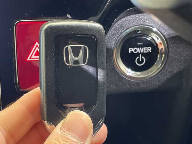 ホンダ ステップワゴン スパーダ eHEV G EXホンダS 愛媛県 2020(令2)年 5.4万km プラチナホワイトパール 純正10インチナビ/フルセグTV/バックカメラ/BT/CD/DVD/USB接続/前後クルコン/ステアリングスイッチ/フォグランプ/ETC2.0/純正前後ドラレコ/ハーフレザーシート/前席シートヒーター/両側パワースライドドア/革巻きステアリング/LEDヘッドライト/オートライト/取扱説明書・保証書