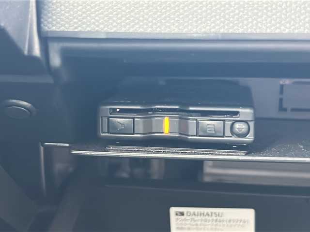 ダイハツ タフト G ダーククロムベンチャー 山口県 2023(令5)年 3.3万km ブラックマイカメタリック ワンオーナー/スマートキー/プッシュスタート/ETC/純正メモリナビ/(DTV/BTDVD/ラジオ)/バックカメラ/ガラスルーフ/電子パーキングブレーキ/シートヒーター/コーナーセンサー/衝突軽減ブレーキ/USB端子/先行車発信検知/純正フロアマット/純正アルミホイール/オートエアコン/オートライト/アイドリングストップ/保証書/取扱説明書
