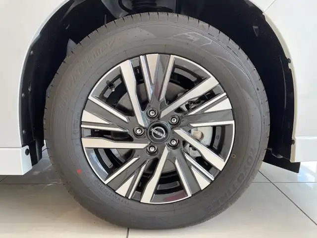 日産 セレナ e－パワー ハイウェイスター V 埼玉県 2025(令7)年 0.1千km パールⅡ エマージェンシーブレーキ　/プロパイロット　/純正ナビ/　　BT/フルセグ　/アラウンドビューモニター　/両側パワースライドドア　/LEDオートライト　/純正16インチアルミ　/ワイヤレス充電 /インテリジェントミラー /ステアリングスイッチ/電子パーキング/純正ETC2.0