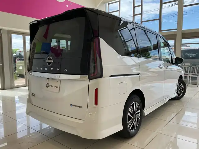日産 セレナ e－パワー ハイウェイスター V 埼玉県 2025(令7)年 0.1千km パールⅡ エマージェンシーブレーキ　/プロパイロット　/純正ナビ/　　BT/フルセグ　/アラウンドビューモニター　/両側パワースライドドア　/LEDオートライト　/純正16インチアルミ　/ワイヤレス充電 /インテリジェントミラー /ステアリングスイッチ/電子パーキング/純正ETC2.0