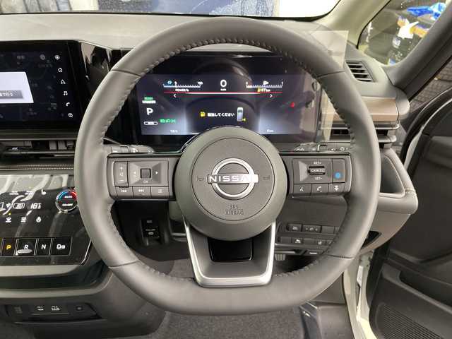 日産 セレナ e－4ORCE ハイウェイスターV 道央・札幌 2025(令7)年 0.1千km 白Ⅱ ・4WD/プロパイロット/・アドバンスドドライブアシストディスプレイ（12.3インチ）/・NissanConnectナビゲーションシステム（地デジ内蔵）/・インテリジェントアラウンドビューモニター/・HDMI・USB・Bluetooth/・アダプティブLEDヘッドライトシステム/・オートハイビーム/・インテリジェントルームミラー/・インターフェースディスプレイ/・両側パワースライドドア/・前席シートヒーター/・ステアリングヒーター/・ワイヤレス充電器/・ETC2.0（ビルトインタイプ）/・ドライブレコーダー（前後セット）/・後席専用フリップダウンモニター/・寒冷地仕様