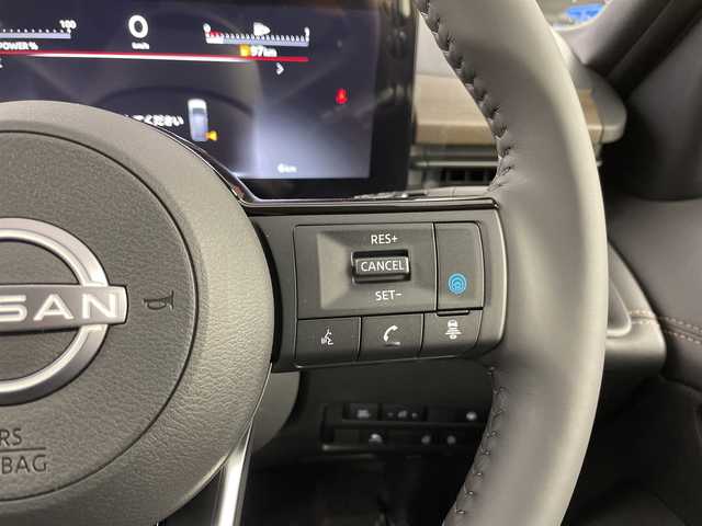 日産 セレナ e－4ORCE ハイウェイスターV 道央・札幌 2025(令7)年 0.1千km 白Ⅱ ・4WD/プロパイロット/・アドバンスドドライブアシストディスプレイ（12.3インチ）/・NissanConnectナビゲーションシステム（地デジ内蔵）/・インテリジェントアラウンドビューモニター/・HDMI・USB・Bluetooth/・アダプティブLEDヘッドライトシステム/・オートハイビーム/・インテリジェントルームミラー/・インターフェースディスプレイ/・両側パワースライドドア/・前席シートヒーター/・ステアリングヒーター/・ワイヤレス充電器/・ETC2.0（ビルトインタイプ）/・ドライブレコーダー（前後セット）/・後席専用フリップダウンモニター/・寒冷地仕様