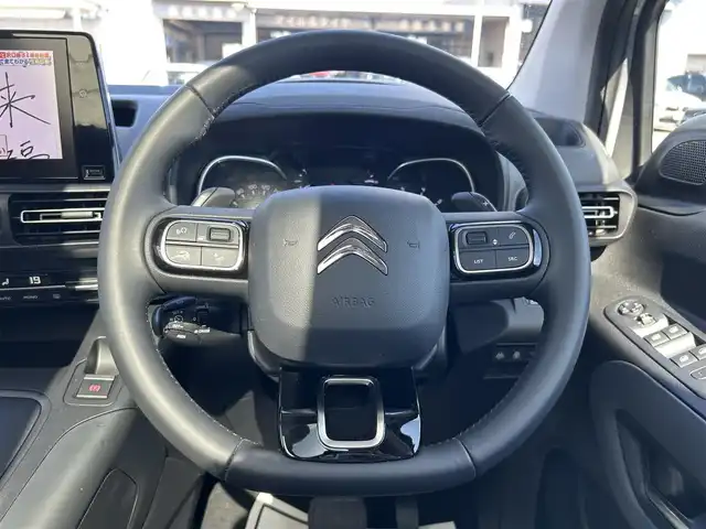 シトロエン シトロエン ベルランゴ シャイン 滋賀県 2023(令5)年 1.8万km GRIS ARTENSE パノラマガラスルーフ　/アクティブセーフティブレーキ　/ＡＣＣ　/ＢＳＭ　/ＬＫＡ　/純正ディスプレイオーディオ　/（ＢＴ／ＣａｒＰｌａｙ／ＤＴＶ）　/バックカメラ　/サイドカメラ　/前後ドラレコ　/ＥＴＣ　/コーナーセンサー/純正16インチAW