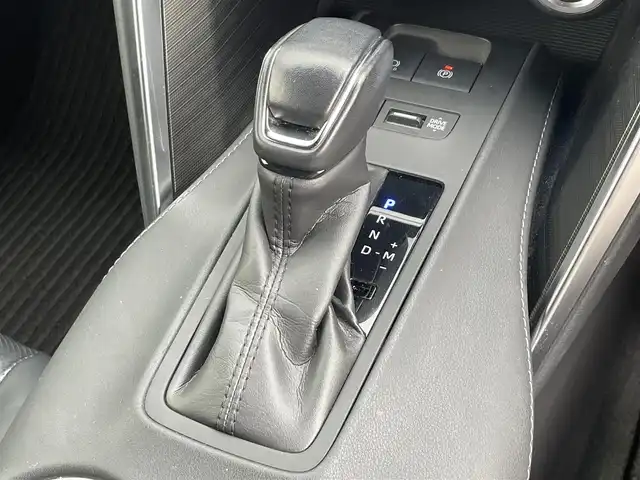 トヨタ ハリアー Z レザーパッケージ 滋賀県 2020(令2)年 4.3万km プレシャスブラックパール １２．３インチ純正ナビ/（Bluetooth/USB/Miracast/フルセグTV ）/Ｆ．Ｓ．Ｂカメラ/コーナーセンサー/前席パワーシート/前席シートヒーター/ステアリングヒーター/パワーリアゲート/ＪＢＬプレミアムサウンド/デジタルインナーミラー/MTモード付AT/ヘッドアップディスプレイ/追従型クルーズコントロール/オートハイビーム/オートライト/本革シート