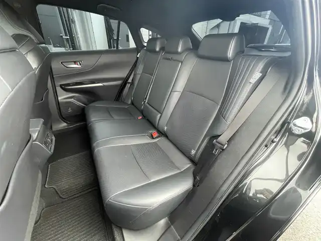 トヨタ ハリアー Z レザーパッケージ 滋賀県 2020(令2)年 4.3万km プレシャスブラックパール １２．３インチ純正ナビ/（Bluetooth/USB/Miracast/フルセグTV ）/Ｆ．Ｓ．Ｂカメラ/コーナーセンサー/前席パワーシート/前席シートヒーター/ステアリングヒーター/パワーリアゲート/ＪＢＬプレミアムサウンド/デジタルインナーミラー/MTモード付AT/ヘッドアップディスプレイ/追従型クルーズコントロール/オートハイビーム/オートライト/本革シート