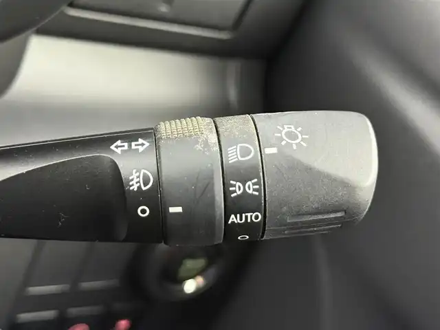 トヨタ パッソ モーダ　Gパッケージ 愛知県 2016(平28)年 3.7万km 赤 SDナビ/（Bluetooth/フルセグTV/AM/FM）/バックカメラ/モータ用エアロパーツ/プリクラッシュセーフティシステム/レーンキープアシスト/オートハイビーム/純正14インチアルミホイール/フルセグTV/LEDヘッドライト/スマートキー/プッシュスタート/電動格納ミラー/ビルトインETC