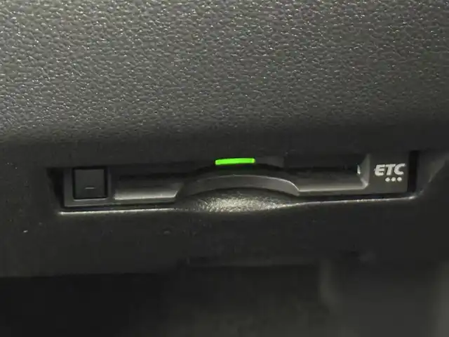 トヨタ パッソ モーダ　Gパッケージ 愛知県 2016(平28)年 3.7万km 赤 SDナビ/（Bluetooth/フルセグTV/AM/FM）/バックカメラ/モータ用エアロパーツ/プリクラッシュセーフティシステム/レーンキープアシスト/オートハイビーム/純正14インチアルミホイール/フルセグTV/LEDヘッドライト/スマートキー/プッシュスタート/電動格納ミラー/ビルトインETC