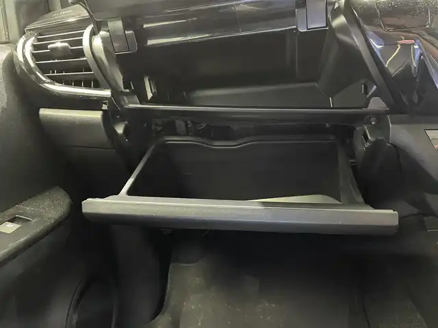 トヨタ ハイラックス Z GRスポーツ 鹿児島県 2023(令5)年 2.4万km スーパーホワイトⅡ 禁煙車　/純正ナビ　/全方位カメラ　/トヨタセーフティセンス　/運転席パワーシート　/前後ドライブレコーダー　/追従型クルーズコントロール　/前後コーナーセンサー　/リアデフロック　/ダウンヒルアシスト/ＥＴＣ　/フロアマット　/ＬＥＤヘッドライト　/オートライト