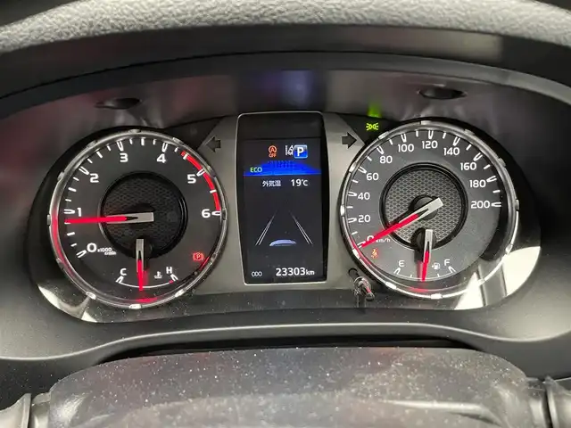 トヨタ ハイラックス Z GRスポーツ 鹿児島県 2023(令5)年 2.4万km スーパーホワイトⅡ 禁煙車　/純正ナビ　/全方位カメラ　/トヨタセーフティセンス　/運転席パワーシート　/前後ドライブレコーダー　/追従型クルーズコントロール　/前後コーナーセンサー　/リアデフロック　/ダウンヒルアシスト/ＥＴＣ　/フロアマット　/ＬＥＤヘッドライト　/オートライト