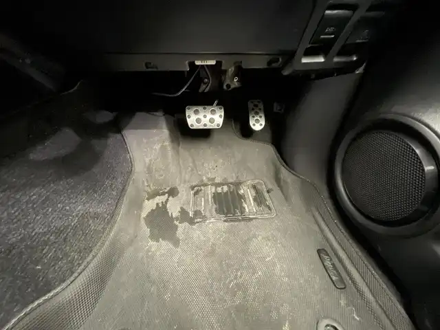 トヨタ ハイラックス Z GRスポーツ 鹿児島県 2023(令5)年 2.4万km スーパーホワイトⅡ 禁煙車　/純正ナビ　/全方位カメラ　/トヨタセーフティセンス　/運転席パワーシート　/前後ドライブレコーダー　/追従型クルーズコントロール　/前後コーナーセンサー　/リアデフロック　/ダウンヒルアシスト/ＥＴＣ　/フロアマット　/ＬＥＤヘッドライト　/オートライト