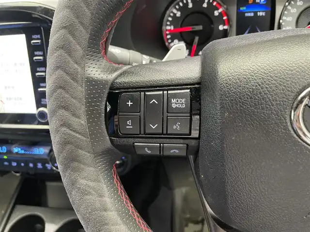 トヨタ ハイラックス Z GRスポーツ 鹿児島県 2023(令5)年 2.4万km スーパーホワイトⅡ 禁煙車　/純正ナビ　/全方位カメラ　/トヨタセーフティセンス　/運転席パワーシート　/前後ドライブレコーダー　/追従型クルーズコントロール　/前後コーナーセンサー　/リアデフロック　/ダウンヒルアシスト/ＥＴＣ　/フロアマット　/ＬＥＤヘッドライト　/オートライト