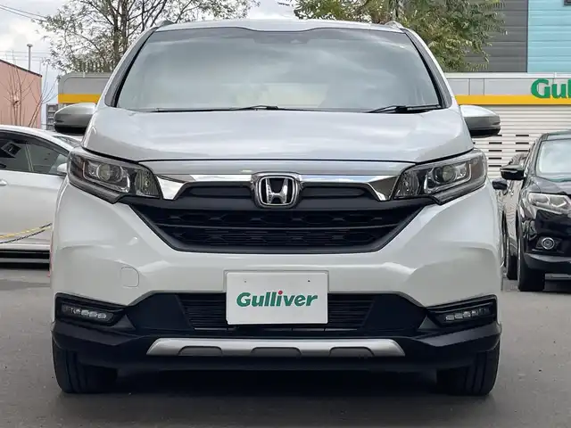 ホンダ フリード ハイブリット クロスター ホンダセンシング 道央・札幌 2021(令3)年 2.1万km プラチナホワイトパール 4WD/純正メモリナビ(フルセグ、FM、AM、CD、DVD、BT、SD)/衝突被害軽減システム/レーダークルーズコントロール/純正フリップダウンモニター/レーンキープアシスト/両側パワースライドドア/バックカメラ/寒冷地仕様/オートライト/シートヒーター(D/N)/純正15インチAW(サマータイヤ)/ルーフレール/社外ドライブレコーダー/ETC/新車時保証書/取扱説明書/スペアキー×1