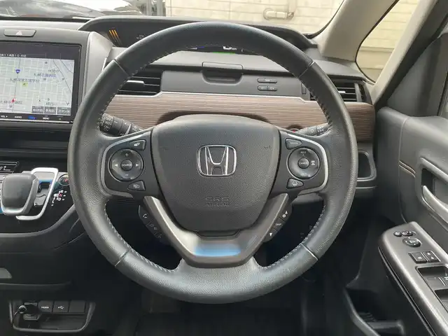 ホンダ フリード ハイブリット クロスター ホンダセンシング 道央・札幌 2021(令3)年 2.1万km プラチナホワイトパール 4WD/純正メモリナビ(フルセグ、FM、AM、CD、DVD、BT、SD)/衝突被害軽減システム/レーダークルーズコントロール/純正フリップダウンモニター/レーンキープアシスト/両側パワースライドドア/バックカメラ/寒冷地仕様/オートライト/シートヒーター(D/N)/純正15インチAW(サマータイヤ)/ルーフレール/社外ドライブレコーダー/ETC/新車時保証書/取扱説明書/スペアキー×1