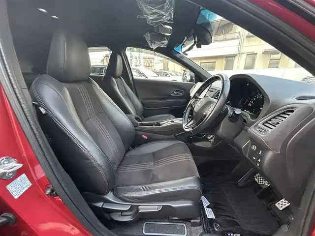 ホンダ ヴェゼル ハイブリッド RS ホンダセンシング 岡山県 2021(令3)年 9.5万km プレミアムクリスタルレッドM 登録時走行距離94277キロ/ワンオーナー/10インチメモリナビ/AM/FM/Bluetooth/TV/SD/DVD/Honda SENSING/・衝突軽減ブレーキ/・アダプティブクルーズコントロール/・路外逸脱抑制機能/アイドリングストップ/バックカメラ/レオニスホイール/LEDヘッドライト/前後ドライブレコーダー/シートヒーター（D＋N）/プッシュスタート/スマートキー/ETC/スペアキー有