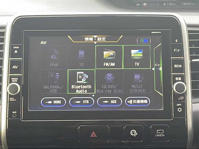 日産 セレナ X Vセレクション 三重県 2018(平30)年 13.9万km シャイニングブルー メーカーオプション/・LEDヘッドランプ/セーフティパックA/・サイド/カーテンエアバック/・アラウンドビューモニター/・踏み間違い衝突防止アシスト/・インテリジェントパーキングアシスト/・進入禁止標識検知/・ふらつき警報/・フロント/バックソナー/・ヒーター付ドアミラー/エマージェンシーブレーキ/車線逸脱警報/純正9型SDナビ/フルセグTV/【CD/DVD/BD/SD/Bluetooth/ipod】/ビルトインETC/両側パワースライドドア/クルーズコントロール/オートライト/195/65R15インチ純正AW/プッシュスタート/スマートキー/スペアキー/純正フロアマット