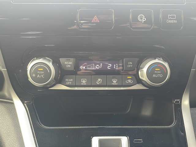 日産 セレナ X Vセレクション 三重県 2018(平30)年 13.9万km シャイニングブルー メーカーオプション/・LEDヘッドランプ/セーフティパックA/・サイド/カーテンエアバック/・アラウンドビューモニター/・踏み間違い衝突防止アシスト/・インテリジェントパーキングアシスト/・進入禁止標識検知/・ふらつき警報/・フロント/バックソナー/・ヒーター付ドアミラー/エマージェンシーブレーキ/車線逸脱警報/純正9型SDナビ/フルセグTV/【CD/DVD/BD/SD/Bluetooth/ipod】/ビルトインETC/両側パワースライドドア/クルーズコントロール/オートライト/195/65R15インチ純正AW/プッシュスタート/スマートキー/スペアキー/純正フロアマット