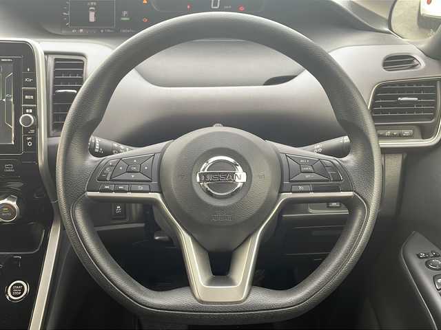 日産 セレナ X Vセレクション 三重県 2018(平30)年 13.9万km シャイニングブルー メーカーオプション/・LEDヘッドランプ/セーフティパックA/・サイド/カーテンエアバック/・アラウンドビューモニター/・踏み間違い衝突防止アシスト/・インテリジェントパーキングアシスト/・進入禁止標識検知/・ふらつき警報/・フロント/バックソナー/・ヒーター付ドアミラー/エマージェンシーブレーキ/車線逸脱警報/純正9型SDナビ/フルセグTV/【CD/DVD/BD/SD/Bluetooth/ipod】/ビルトインETC/両側パワースライドドア/クルーズコントロール/オートライト/195/65R15インチ純正AW/プッシュスタート/スマートキー/スペアキー/純正フロアマット