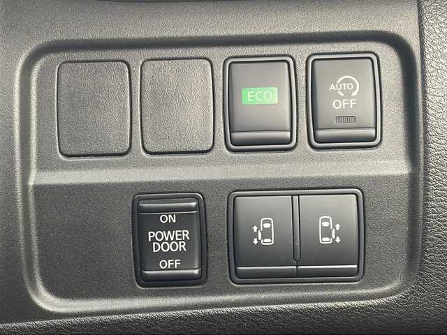 日産 セレナ X Vセレクション 三重県 2018(平30)年 13.9万km シャイニングブルー メーカーオプション/・LEDヘッドランプ/セーフティパックA/・サイド/カーテンエアバック/・アラウンドビューモニター/・踏み間違い衝突防止アシスト/・インテリジェントパーキングアシスト/・進入禁止標識検知/・ふらつき警報/・フロント/バックソナー/・ヒーター付ドアミラー/エマージェンシーブレーキ/車線逸脱警報/純正9型SDナビ/フルセグTV/【CD/DVD/BD/SD/Bluetooth/ipod】/ビルトインETC/両側パワースライドドア/クルーズコントロール/オートライト/195/65R15インチ純正AW/プッシュスタート/スマートキー/スペアキー/純正フロアマット