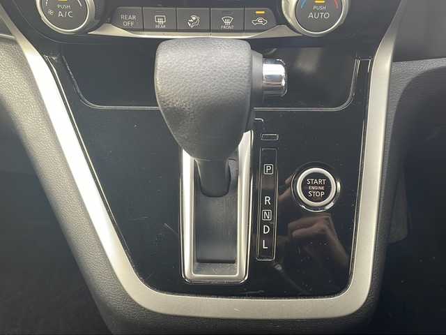 日産 セレナ X Vセレクション 三重県 2018(平30)年 13.9万km シャイニングブルー メーカーオプション/・LEDヘッドランプ/セーフティパックA/・サイド/カーテンエアバック/・アラウンドビューモニター/・踏み間違い衝突防止アシスト/・インテリジェントパーキングアシスト/・進入禁止標識検知/・ふらつき警報/・フロント/バックソナー/・ヒーター付ドアミラー/エマージェンシーブレーキ/車線逸脱警報/純正9型SDナビ/フルセグTV/【CD/DVD/BD/SD/Bluetooth/ipod】/ビルトインETC/両側パワースライドドア/クルーズコントロール/オートライト/195/65R15インチ純正AW/プッシュスタート/スマートキー/スペアキー/純正フロアマット