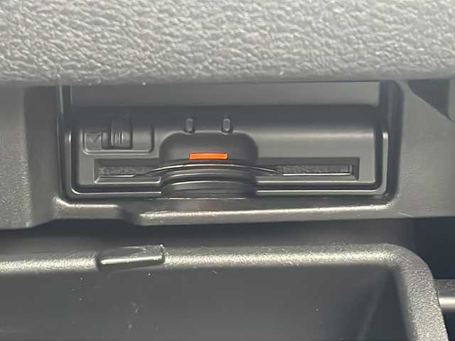 日産 セレナ X Vセレクション 三重県 2018(平30)年 13.9万km シャイニングブルー メーカーオプション/・LEDヘッドランプ/セーフティパックA/・サイド/カーテンエアバック/・アラウンドビューモニター/・踏み間違い衝突防止アシスト/・インテリジェントパーキングアシスト/・進入禁止標識検知/・ふらつき警報/・フロント/バックソナー/・ヒーター付ドアミラー/エマージェンシーブレーキ/車線逸脱警報/純正9型SDナビ/フルセグTV/【CD/DVD/BD/SD/Bluetooth/ipod】/ビルトインETC/両側パワースライドドア/クルーズコントロール/オートライト/195/65R15インチ純正AW/プッシュスタート/スマートキー/スペアキー/純正フロアマット