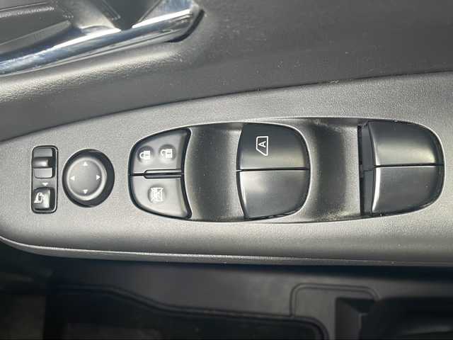 日産 セレナ X Vセレクション 三重県 2018(平30)年 13.9万km シャイニングブルー メーカーオプション/・LEDヘッドランプ/セーフティパックA/・サイド/カーテンエアバック/・アラウンドビューモニター/・踏み間違い衝突防止アシスト/・インテリジェントパーキングアシスト/・進入禁止標識検知/・ふらつき警報/・フロント/バックソナー/・ヒーター付ドアミラー/エマージェンシーブレーキ/車線逸脱警報/純正9型SDナビ/フルセグTV/【CD/DVD/BD/SD/Bluetooth/ipod】/ビルトインETC/両側パワースライドドア/クルーズコントロール/オートライト/195/65R15インチ純正AW/プッシュスタート/スマートキー/スペアキー/純正フロアマット