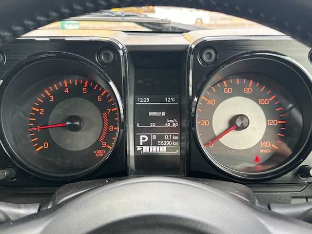 スズキ ジムニー XC 茨城県 2020(令2)年 5.7万km ミディアムグレー 4WD/メモリナビ/フルセグTV/Bluetooth/AM/FM/ビルトインETC/USB入力端子/ドライブレコーダー（前後）/シートヒーター（前席）/クルーズコントロール/ダウンアシストコントロール/横滑り防止装置/盗難防止装置/車線逸脱警報機能/背面タイヤ/デジタルインナーミラー/シガーソケット/フォグランプ/ミラーヒーター/LEDヘッドライト/純正フロアマット/16インチアルミ付き冬タイヤ積込（4本）/カーテンエアバック/スペアキー（1本）