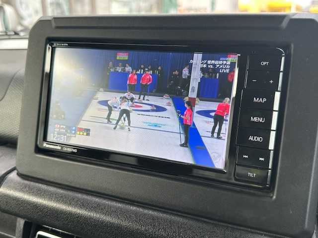 スズキ ジムニー XC 茨城県 2020(令2)年 5.7万km ミディアムグレー 4WD/メモリナビ/フルセグTV/Bluetooth/AM/FM/ビルトインETC/USB入力端子/ドライブレコーダー（前後）/シートヒーター（前席）/クルーズコントロール/ダウンアシストコントロール/横滑り防止装置/盗難防止装置/車線逸脱警報機能/背面タイヤ/デジタルインナーミラー/シガーソケット/フォグランプ/ミラーヒーター/LEDヘッドライト/純正フロアマット/16インチアルミ付き冬タイヤ積込（4本）/カーテンエアバック/スペアキー（1本）