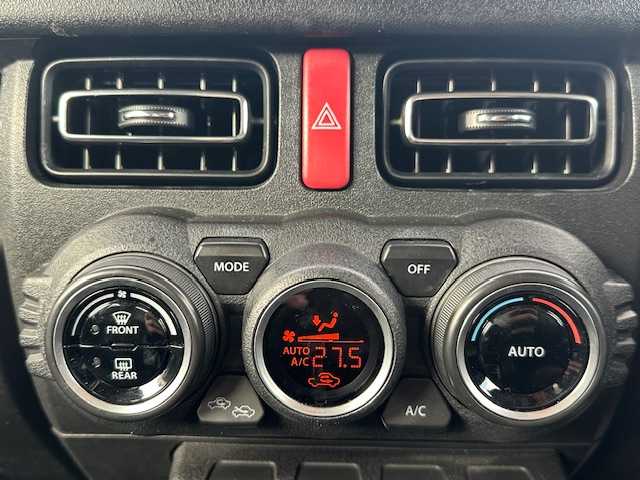 スズキ ジムニー XC 茨城県 2020(令2)年 5.7万km ミディアムグレー 4WD/メモリナビ/フルセグTV/Bluetooth/AM/FM/ビルトインETC/USB入力端子/ドライブレコーダー（前後）/シートヒーター（前席）/クルーズコントロール/ダウンアシストコントロール/横滑り防止装置/盗難防止装置/車線逸脱警報機能/背面タイヤ/デジタルインナーミラー/シガーソケット/フォグランプ/ミラーヒーター/LEDヘッドライト/純正フロアマット/16インチアルミ付き冬タイヤ積込（4本）/カーテンエアバック/スペアキー（1本）