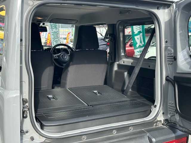 スズキ ジムニー XC 茨城県 2020(令2)年 5.7万km ミディアムグレー 4WD/メモリナビ/フルセグTV/Bluetooth/AM/FM/ビルトインETC/USB入力端子/ドライブレコーダー（前後）/シートヒーター（前席）/クルーズコントロール/ダウンアシストコントロール/横滑り防止装置/盗難防止装置/車線逸脱警報機能/背面タイヤ/デジタルインナーミラー/シガーソケット/フォグランプ/ミラーヒーター/LEDヘッドライト/純正フロアマット/16インチアルミ付き冬タイヤ積込（4本）/カーテンエアバック/スペアキー（1本）