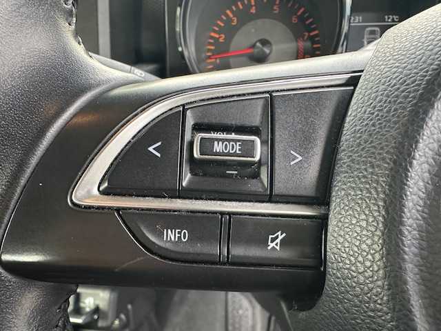 スズキ ジムニー XC 茨城県 2020(令2)年 5.7万km ミディアムグレー 4WD/メモリナビ/フルセグTV/Bluetooth/AM/FM/ビルトインETC/USB入力端子/ドライブレコーダー（前後）/シートヒーター（前席）/クルーズコントロール/ダウンアシストコントロール/横滑り防止装置/盗難防止装置/車線逸脱警報機能/背面タイヤ/デジタルインナーミラー/シガーソケット/フォグランプ/ミラーヒーター/LEDヘッドライト/純正フロアマット/16インチアルミ付き冬タイヤ積込（4本）/カーテンエアバック/スペアキー（1本）