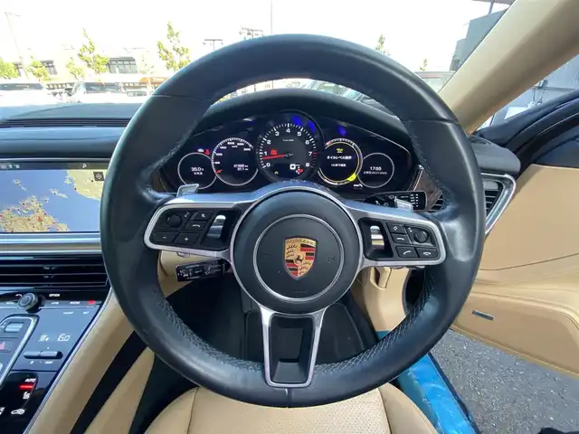ポルシェ ポルシェ パナメーラ 福岡県 2019(令1)年 3.2万km 茶 ・アダプティブクルーズコントロール/・純正ナビ／ＵＳＢ／Ｂｌｕｅｔｏｏｔｈ/・バックカメラ/・革シート／シートヒーター/・ドライブレコーダー（前後）/・フルセグテレビ/・ＥＴＣ/純正２０インチＡＷ/・保証書/・取説/・ポルシェアクティブセーフ/・サラウンドアシスト/・レーンキープアシスト/・レーンチェンジアシスト/・BOSEサウンド