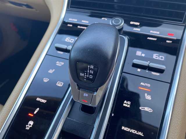 ポルシェ ポルシェ パナメーラ 福岡県 2019(令1)年 3.2万km 茶 ・アダプティブクルーズコントロール/・純正ナビ／ＵＳＢ／Ｂｌｕｅｔｏｏｔｈ/・バックカメラ/・革シート／シートヒーター/・ドライブレコーダー（前後）/・フルセグテレビ/・ＥＴＣ/純正２０インチＡＷ/・保証書/・取説/・ポルシェアクティブセーフ/・サラウンドアシスト/・レーンキープアシスト/・レーンチェンジアシスト/・BOSEサウンド