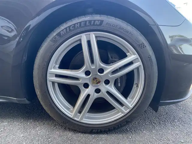 ポルシェ ポルシェ パナメーラ 福岡県 2019(令1)年 3.2万km 茶 ・アダプティブクルーズコントロール/・純正ナビ／ＵＳＢ／Ｂｌｕｅｔｏｏｔｈ/・バックカメラ/・革シート／シートヒーター/・ドライブレコーダー（前後）/・フルセグテレビ/・ＥＴＣ/純正２０インチＡＷ/・保証書/・取説/・ポルシェアクティブセーフ/・サラウンドアシスト/・レーンキープアシスト/・レーンチェンジアシスト/・BOSEサウンド