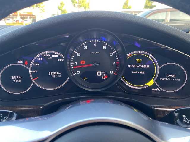 ポルシェ ポルシェ パナメーラ 福岡県 2019(令1)年 3.2万km 茶 ・アダプティブクルーズコントロール/・純正ナビ／ＵＳＢ／Ｂｌｕｅｔｏｏｔｈ/・バックカメラ/・革シート／シートヒーター/・ドライブレコーダー（前後）/・フルセグテレビ/・ＥＴＣ/純正２０インチＡＷ/・保証書/・取説/・ポルシェアクティブセーフ/・サラウンドアシスト/・レーンキープアシスト/・レーンチェンジアシスト/・BOSEサウンド
