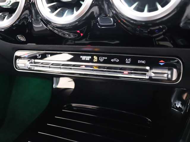メルセデス・ベンツ Ｍ・ベンツ Ａ２００ｄ AMGライン 香川県 2019(令1)年 3.9万km ポーラホワイト レザーエクスクルーシブパッケージ/アドバンスドパッケージ/・360°カメラ/・HUD/・アドバンスドサウンドシステム/パノラミックスライディングルーフ/レーダーセーフティパッケージ/・アクティブディスタンスアシスト・ディストロニック/・アクティブブレーキアシスト/・BSA/・LKA/・アクティブステアリングアシスト/ナビゲーションパッケージ/３６０°カメラ/アンビエントライト/シートヒーター（フロント）/メモリー付きパワーシート/キーレスゴー