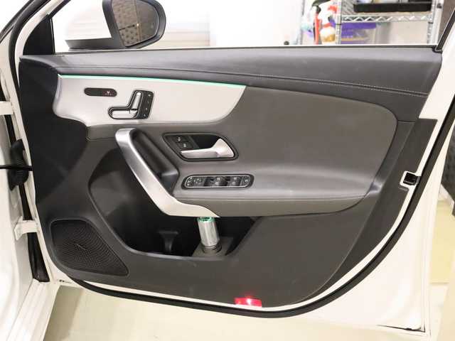 メルセデス・ベンツ Ｍ・ベンツ Ａ２００ｄ AMGライン 香川県 2019(令1)年 3.9万km ポーラホワイト レザーエクスクルーシブパッケージ/アドバンスドパッケージ/・360°カメラ/・HUD/・アドバンスドサウンドシステム/パノラミックスライディングルーフ/レーダーセーフティパッケージ/・アクティブディスタンスアシスト・ディストロニック/・アクティブブレーキアシスト/・BSA/・LKA/・アクティブステアリングアシスト/ナビゲーションパッケージ/３６０°カメラ/アンビエントライト/シートヒーター（フロント）/メモリー付きパワーシート/キーレスゴー